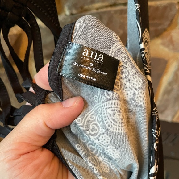 Ana black and white strap back dress - Picture 6 of 8